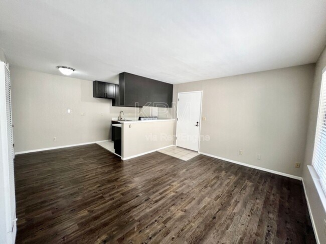 Building Photo - 6724 Plymouth Rd