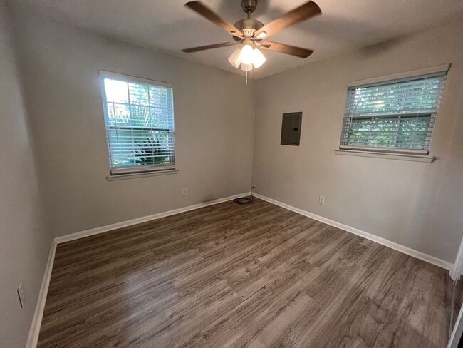 Building Photo - Pensacola - Mallory Heights - 3 Bedroom, 2...