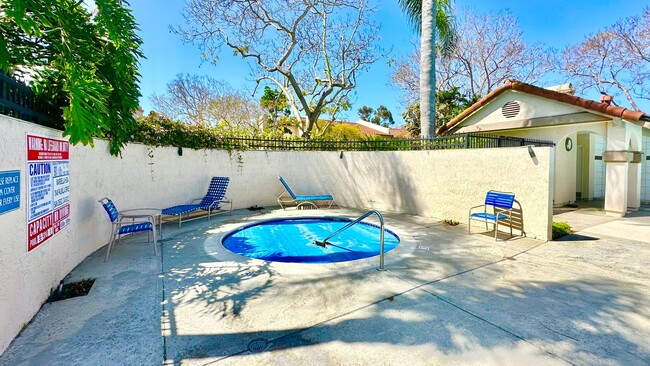 Building Photo - Beautiful, End Unit Condo, in the Very Des...