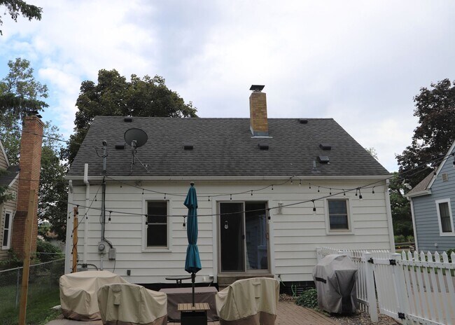 Building Photo - 6510 Cedar Lk Rd S