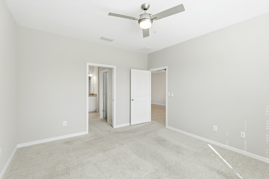 Building Photo - 12710 Sorrento Way