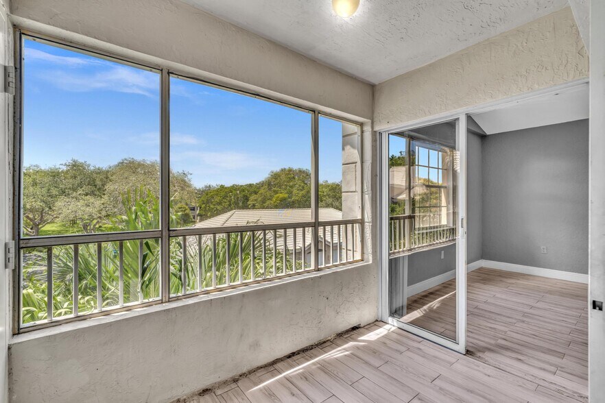 Building Photo - 2803 N Oakland Forest Dr