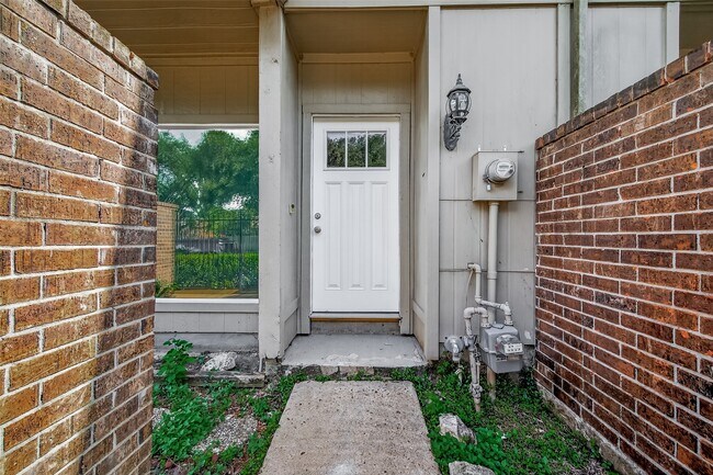 Building Photo - 12691 Briar Patch Dr