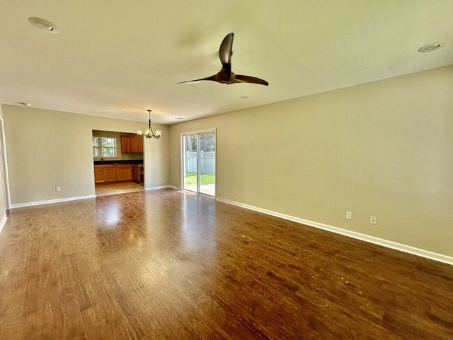 Building Photo - Four Bedroom Home with Private Fenced Back...
