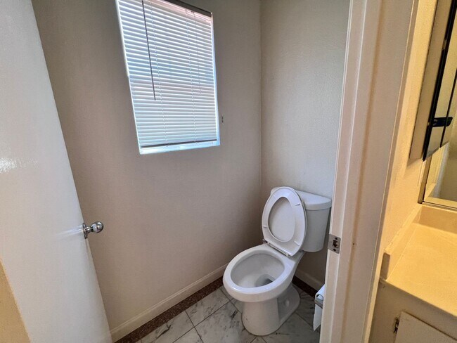 Building Photo - Newer Single Family Home in gated Union City