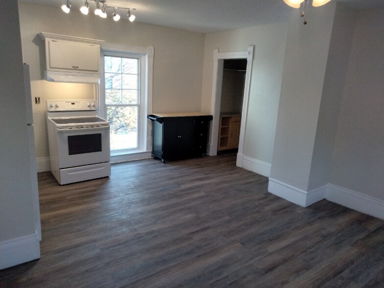 Building Photo - 17 W 27th St