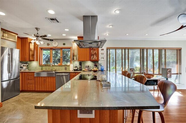 Building Photo - 1935 Harbour Inlet Dr