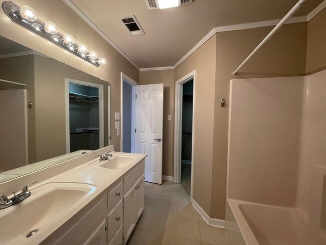 Building Photo - 3 Bedroom House Near Shenandoah