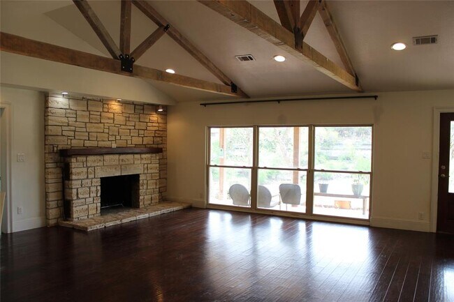 Building Photo - 908 River Rd