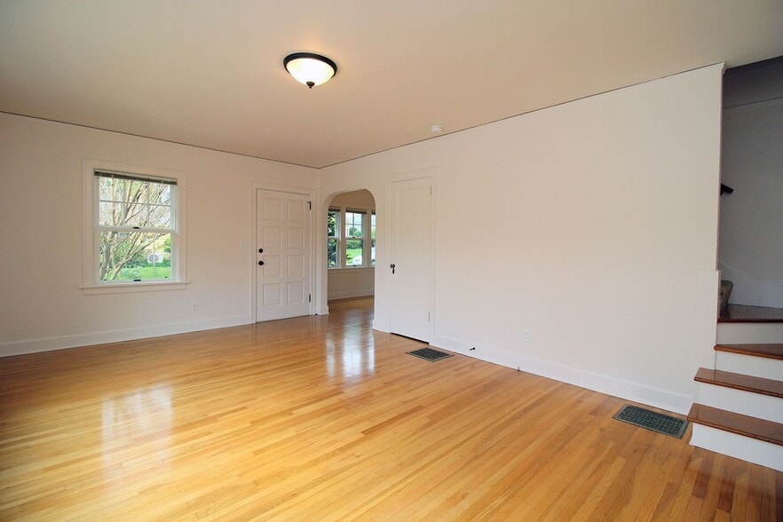 Building Photo - 2703 NW Raleigh St