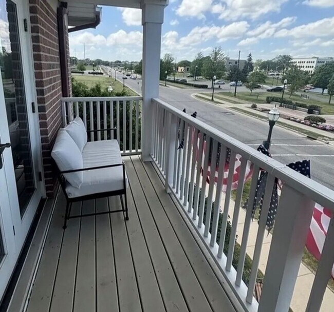 Building Photo - Beautiful 3 bedroom townhome in Harbor Park!