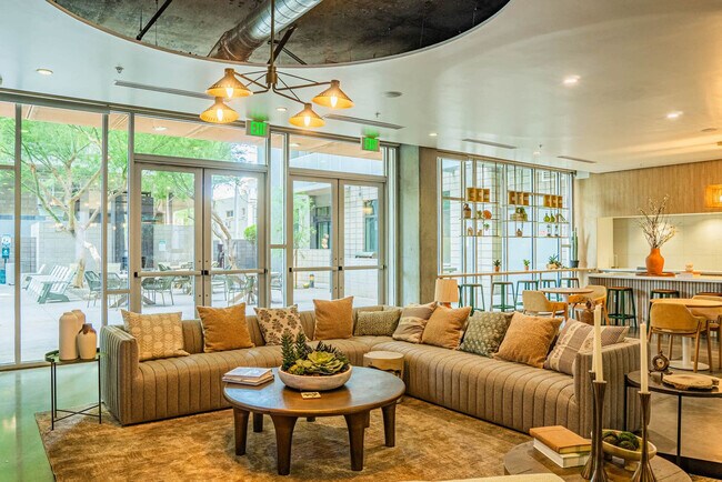 Building Photo - 914 N 4th St