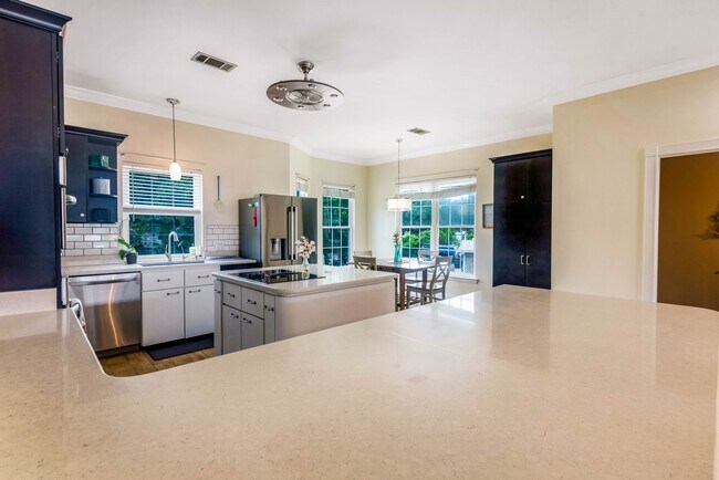 Building Photo - 53 Yacht Club Dr