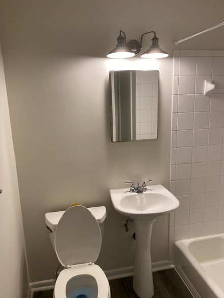 Building Photo - 416 E Rowan St