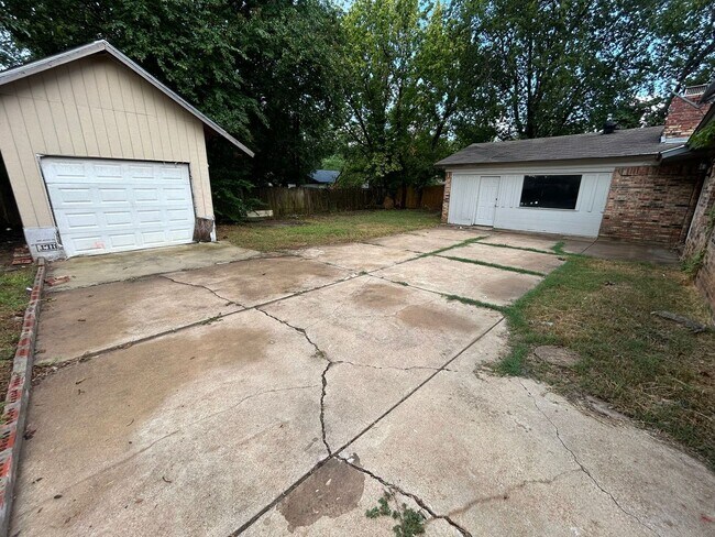 Building Photo - 1006 Holly Hill Ct