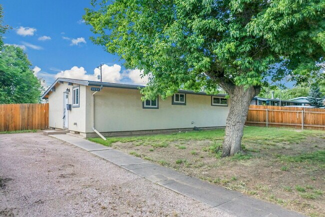 Building Photo - $1,950, 3-bedroom, 1-bathroom house in Col...