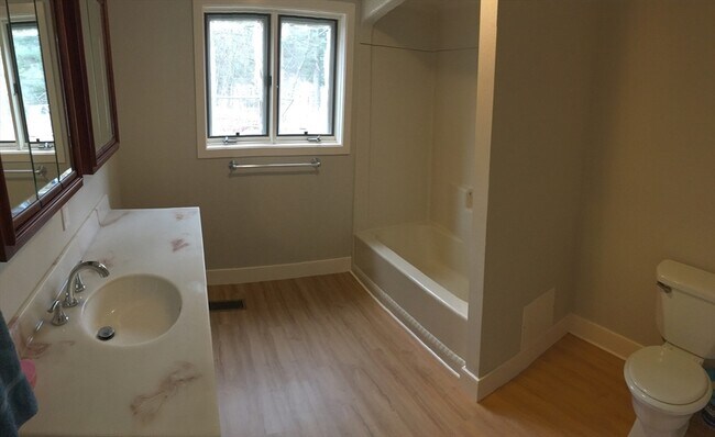 Building Photo - 13 Hemlock Rd