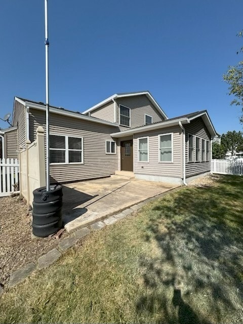 Building Photo - 2712 Stonebridge Dr