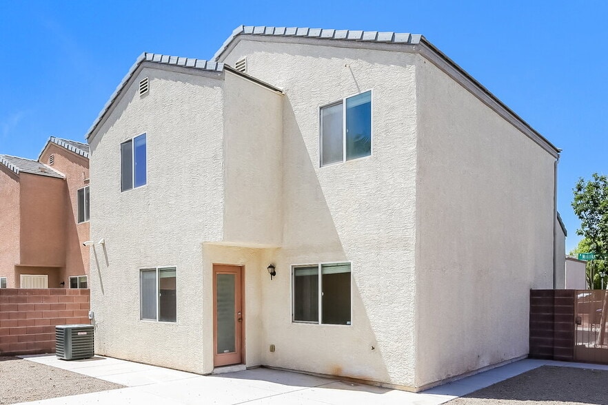 Building Photo - 9205 Millikan Ave