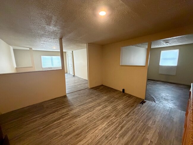 Building Photo - 601 W Woodbury St