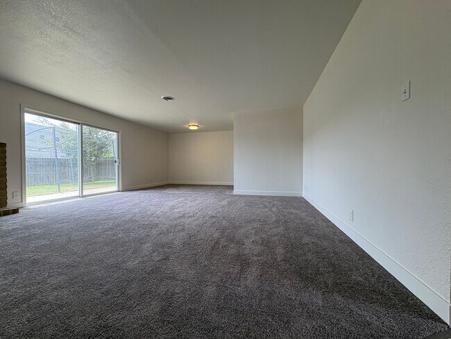 Building Photo - 900 Wendy Hope Dr