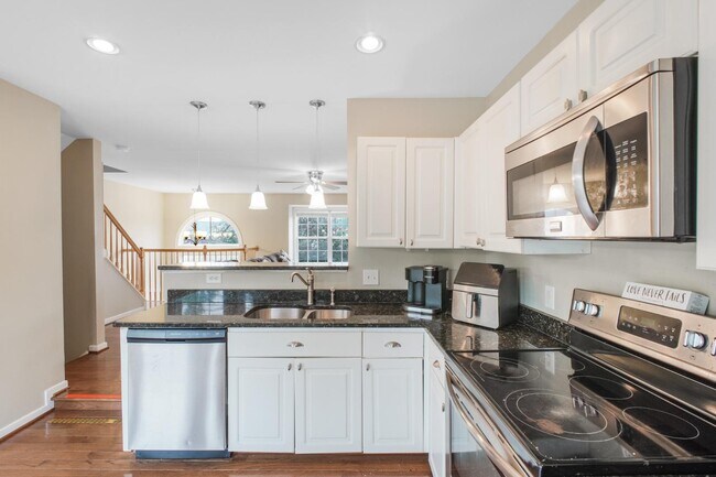 Building Photo - 405 Donelson Loop