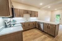 Building Photo - 3 Bed / 2.5 Bath Townhome w/Deck, Walkout ...