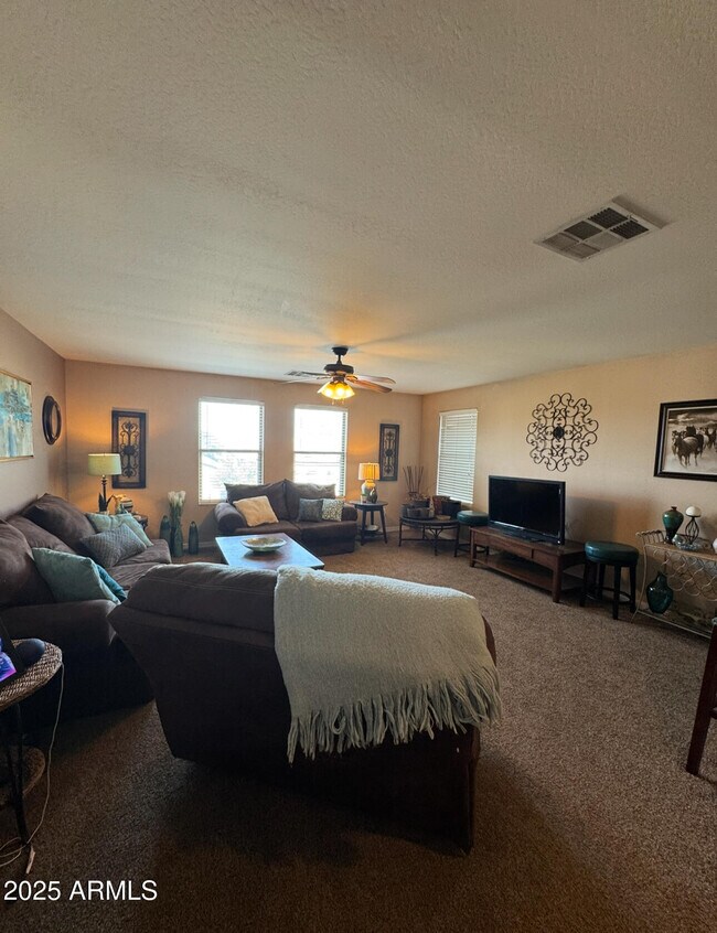 Building Photo - 40571 W Park Hill Dr