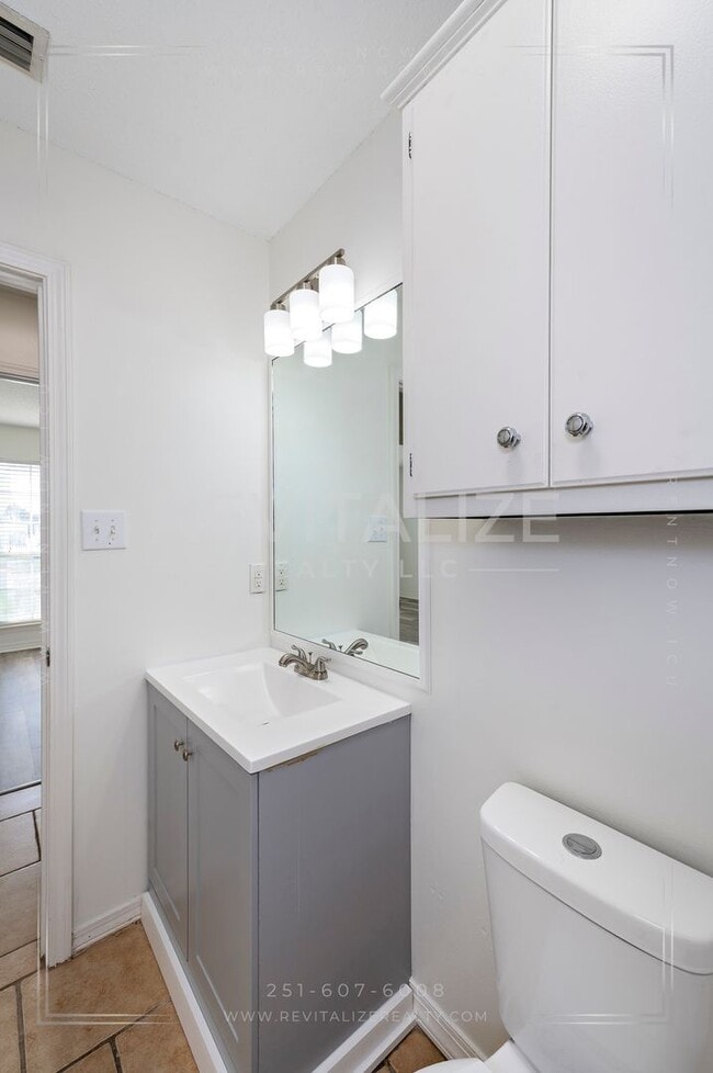 Building Photo - Charming 3-Bed 2-Bath Brick Home in West Mobile