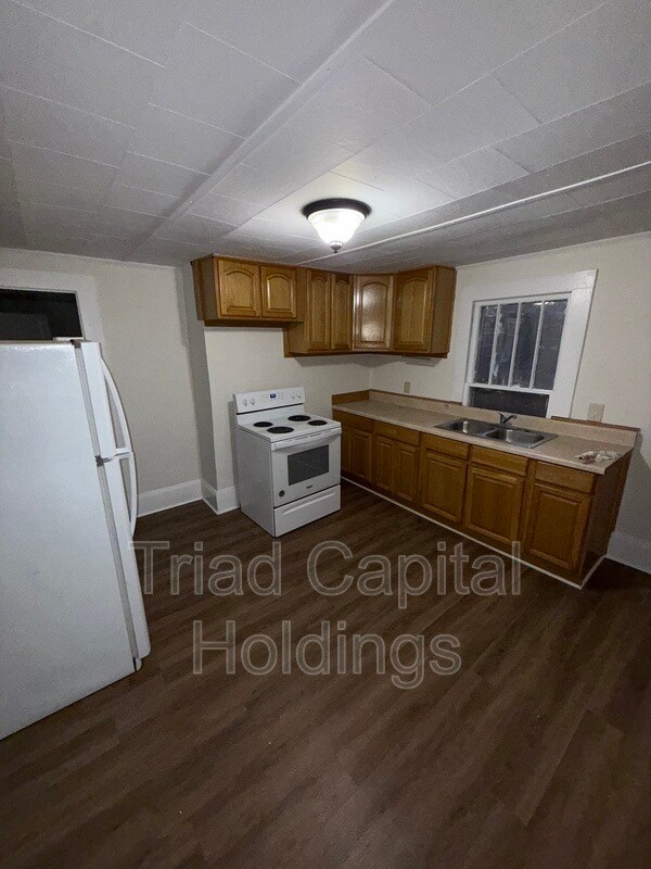 Building Photo - 1227 Fairfield Dr