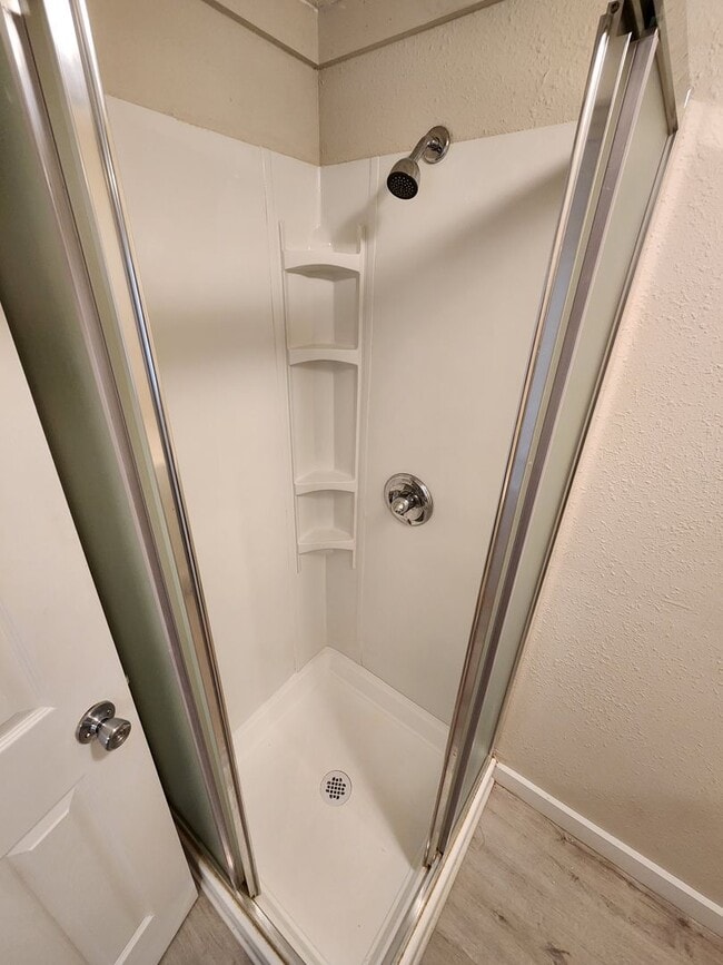 Building Photo - Spacious 1-Bedroom, 1-Bathroom Home AVAILA...