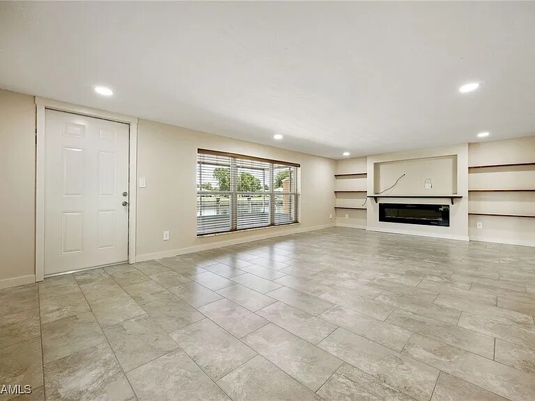 Building Photo - 2115 St Croix Ave