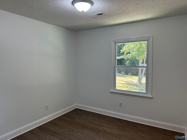 Building Photo - 127 Liza Ln