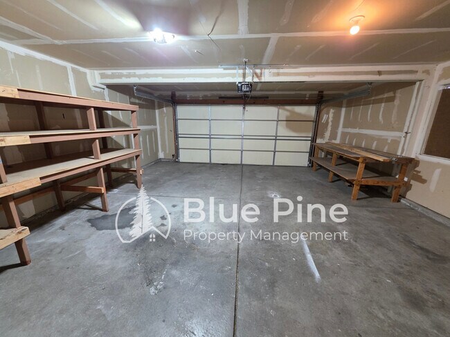 Building Photo - 3606 Goldstone Dr