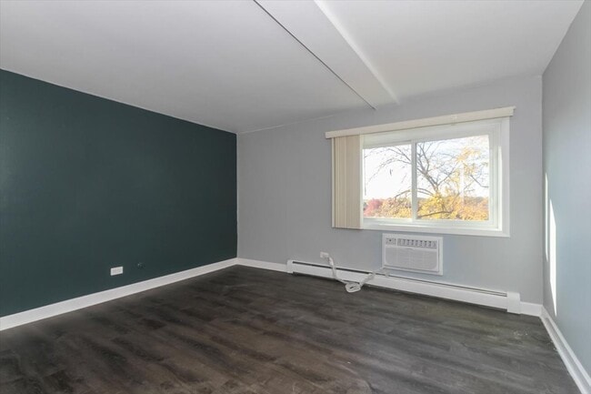 Building Photo - 10373 Dearlove Rd