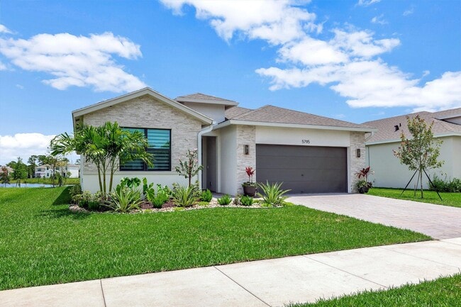 Building Photo - 5795 SE Sky Blue Cir