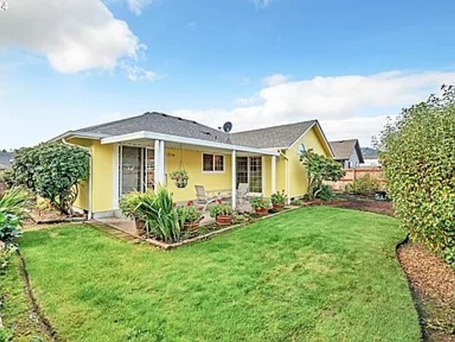 Building Photo - Beautiful Home on Clark Ave