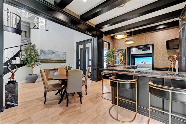 Building Photo - Entertainers dream