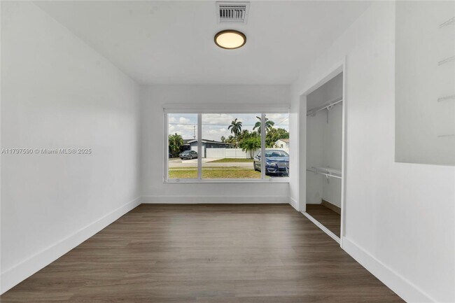 Building Photo - 2851 SW 66th Terrace