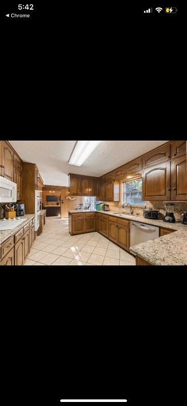 Building Photo - 2205 Cardinal Rd