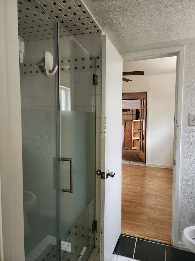 Building Photo - Long Realty & Property Management - 3 Bedr...
