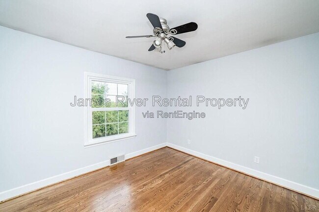 Building Photo - 633 Sandusky Dr