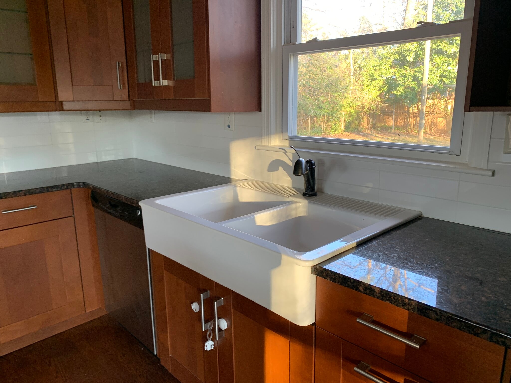 Farmhouse sink - 3733 Blandwood Dr