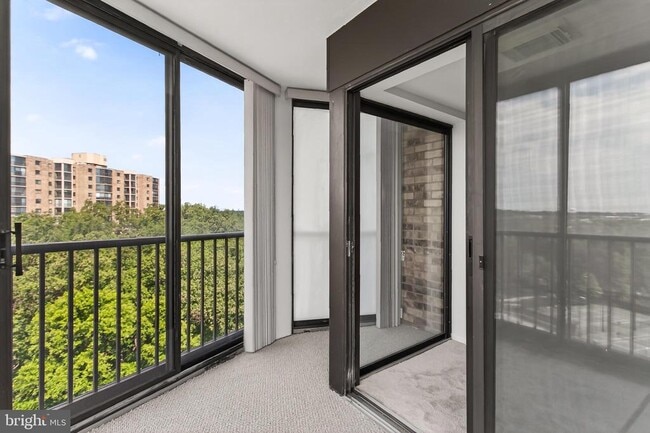 Building Photo - 5903 Mt Eagle Dr