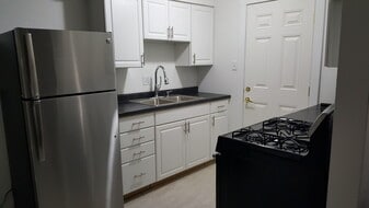 Building Photo - Knollridge Garden Apartments