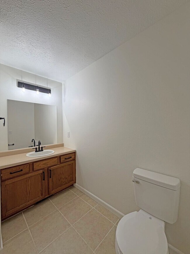 Building Photo - 4835/4837 S Glenn Duplex