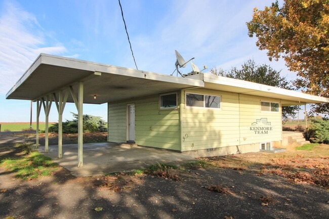 Building Photo - 2 Bedroom, 1 Bath + an Office Home in North Pasco