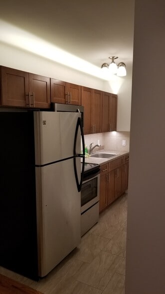 Building Photo - 164 Mill St