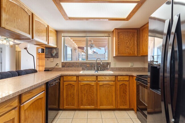 Building Photo - 10605 S Del Vista Dr