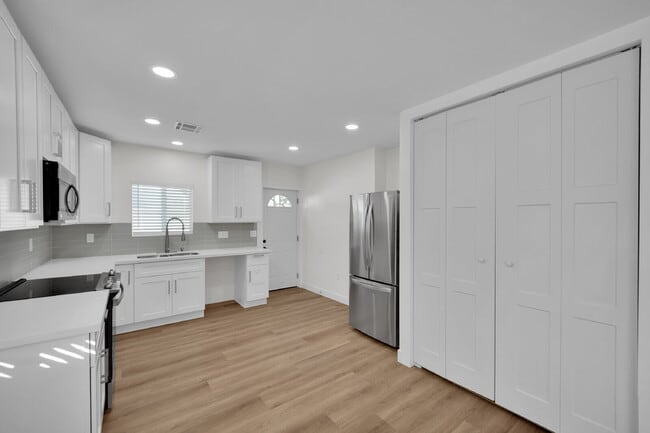 Building Photo - Beautifully updated 3-bedroom, 2-bath single-story home located near the Downtown Arts District i...